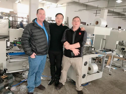 Приветствуем клиентов из США, чтобы снова испытать нашу упаковочную машину дл...